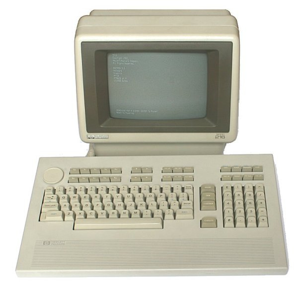 retro PC počítač z roku 1985