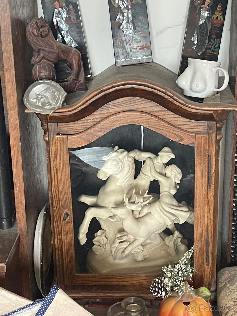 Starožitny nábytek