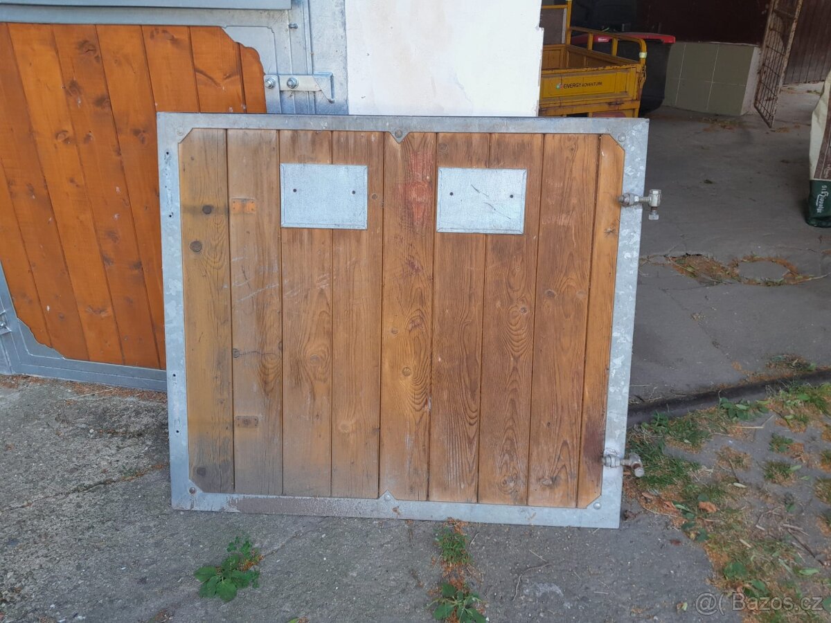 Stájové dveře do boxu pro koně (s rámem)