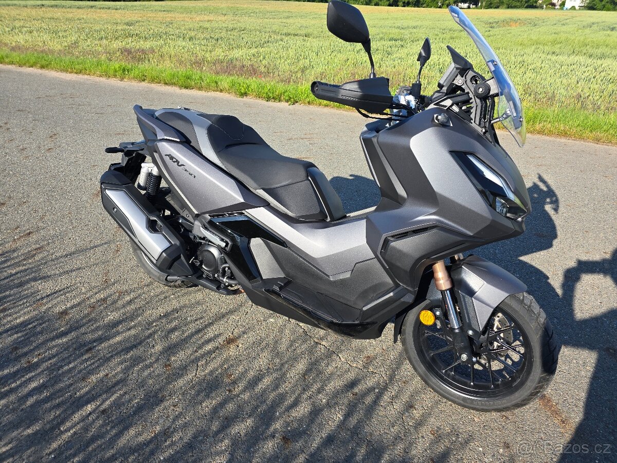 Hondu ADV 350 Top stav