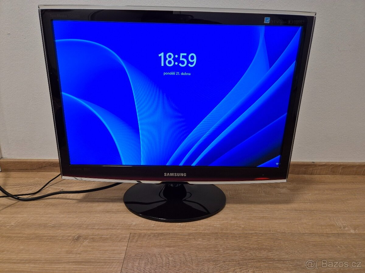 LCD monitor Samsung T220HD SyncMaster (22")