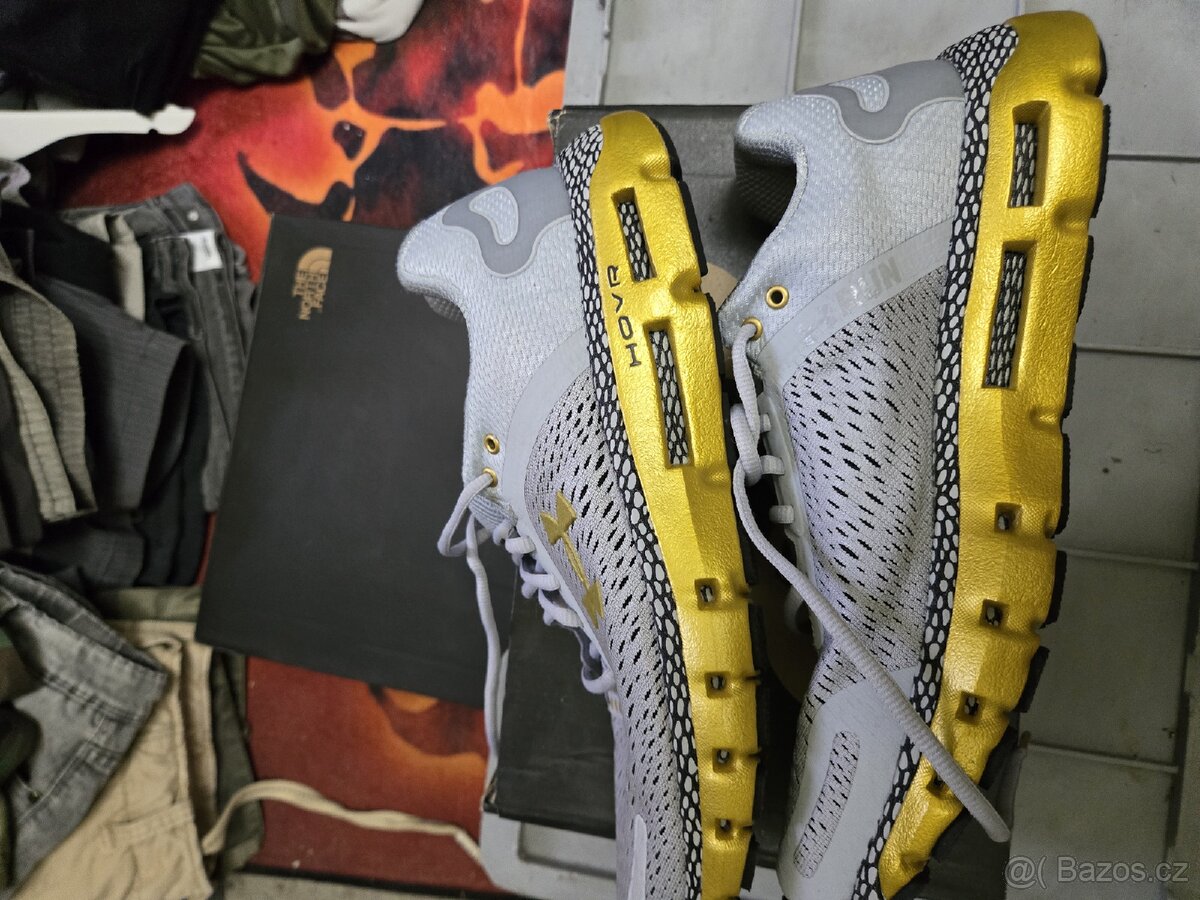 Under Armour HOVR vel .EU 45 UK 10 US 11 cm 29 stav 8/10 , s