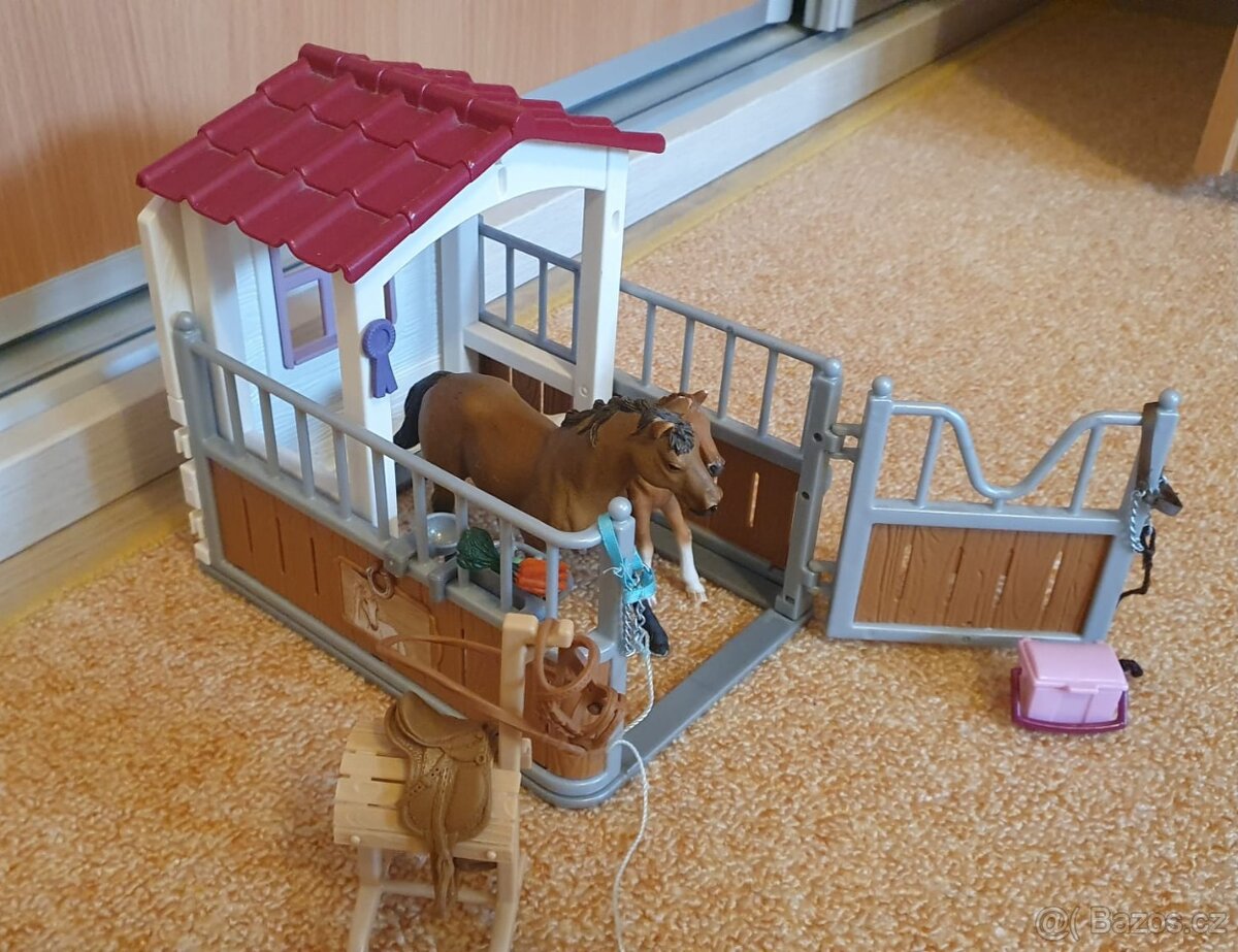 Schleich Box pro koně s doplňky, klisna s hříbětem