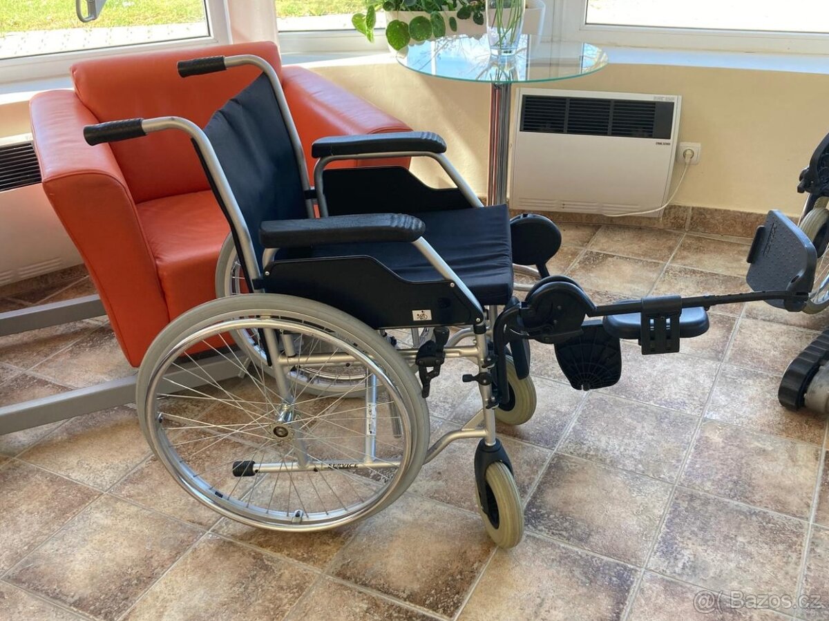 Mechanický invalidní vozík Meyra s oporou
