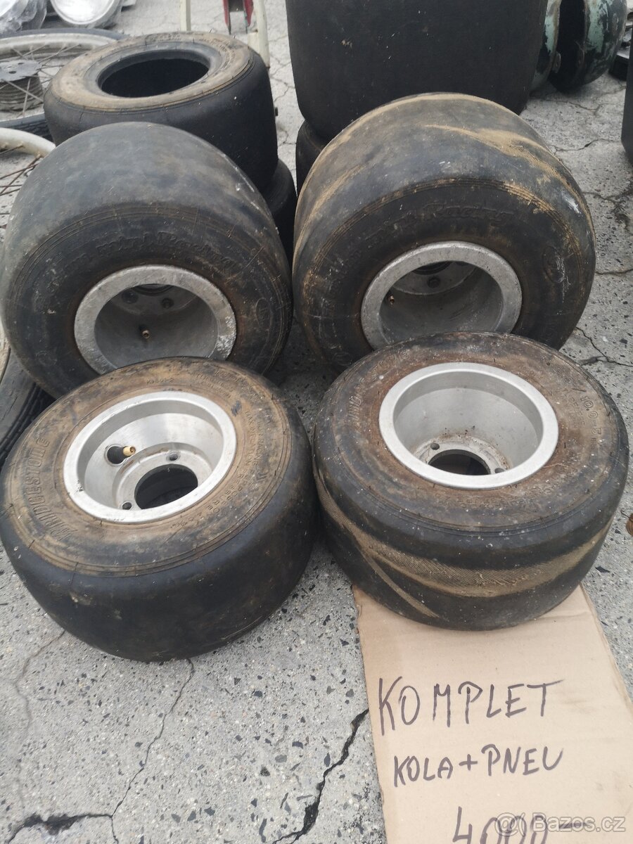 Motokára kola a pneu