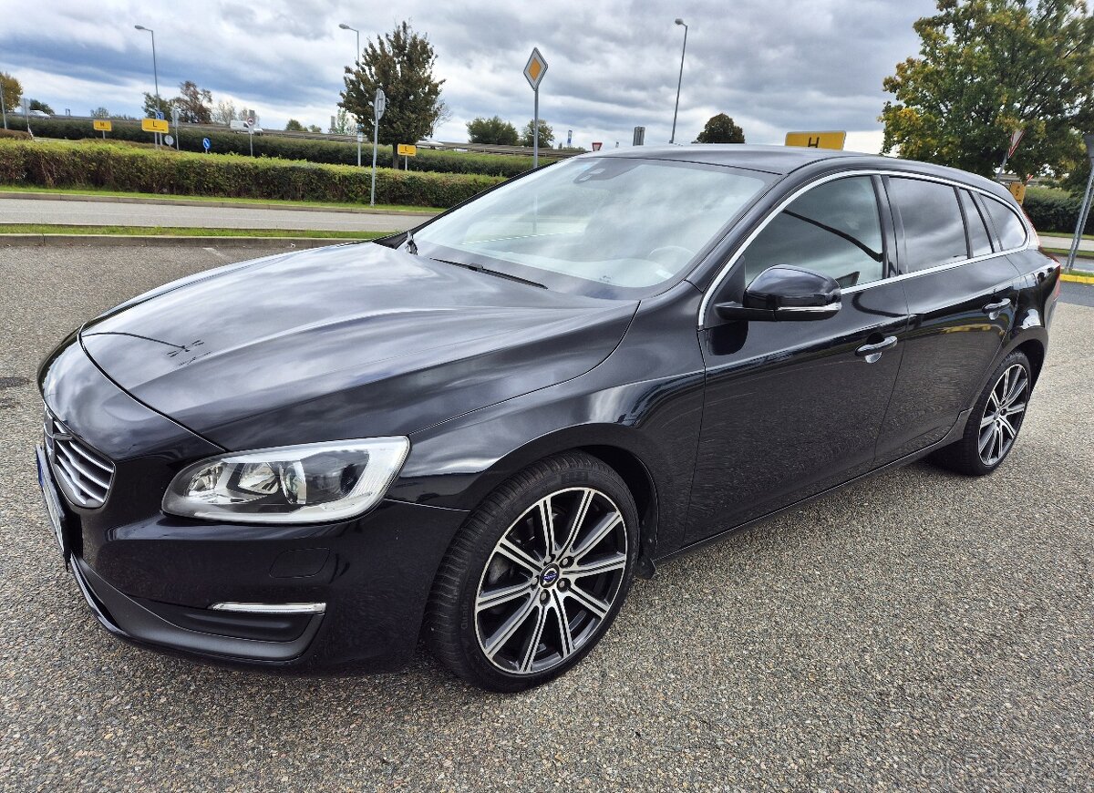 VOLVO V60 2.0D4 BUSINESS XENON VÝHŘEV NAVI LED ALU 18
