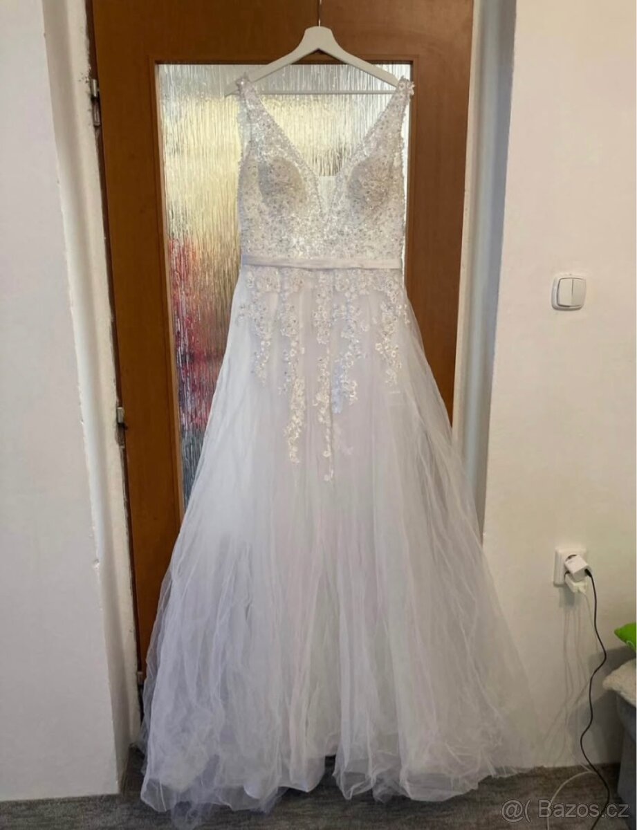 Svatební šaty