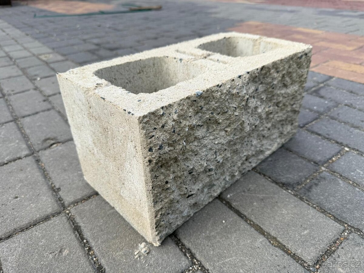 Okrasná tvárnice Bílá jednostranná