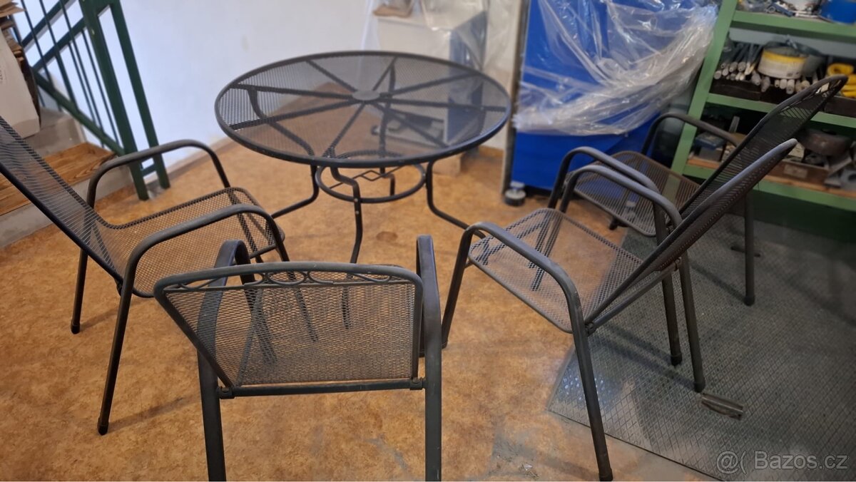 Stůl a židle