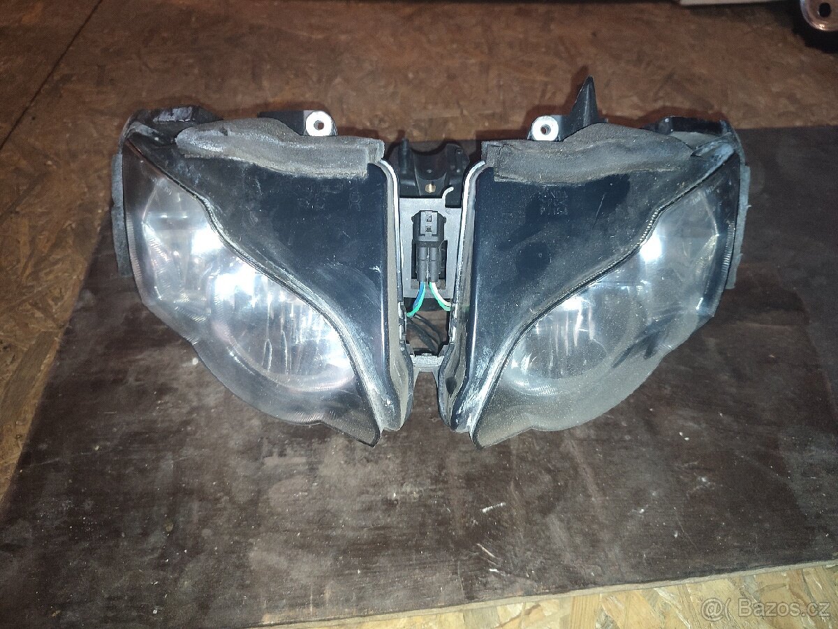 Honda CBR 1000 RR - přední světlo