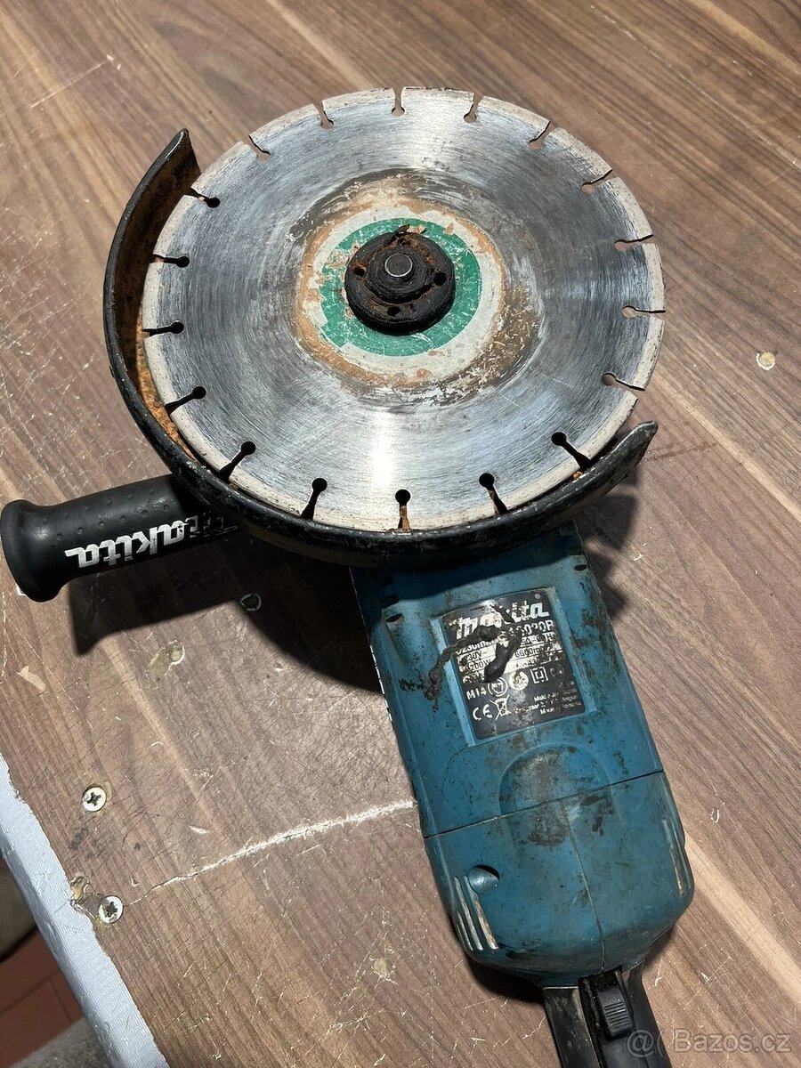 Úhlová bruska Makita GA9020R