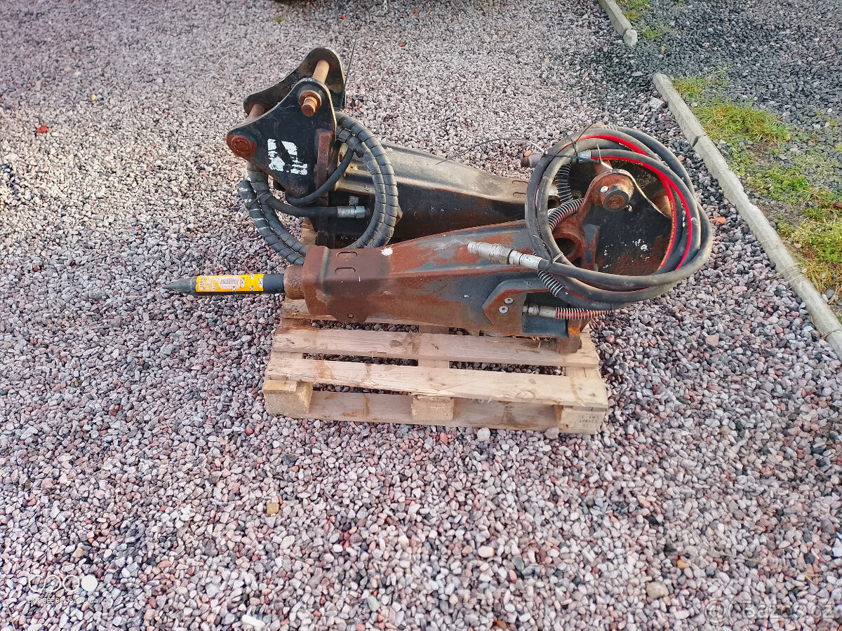 bourací kladivo na bagry Jcb 2cx