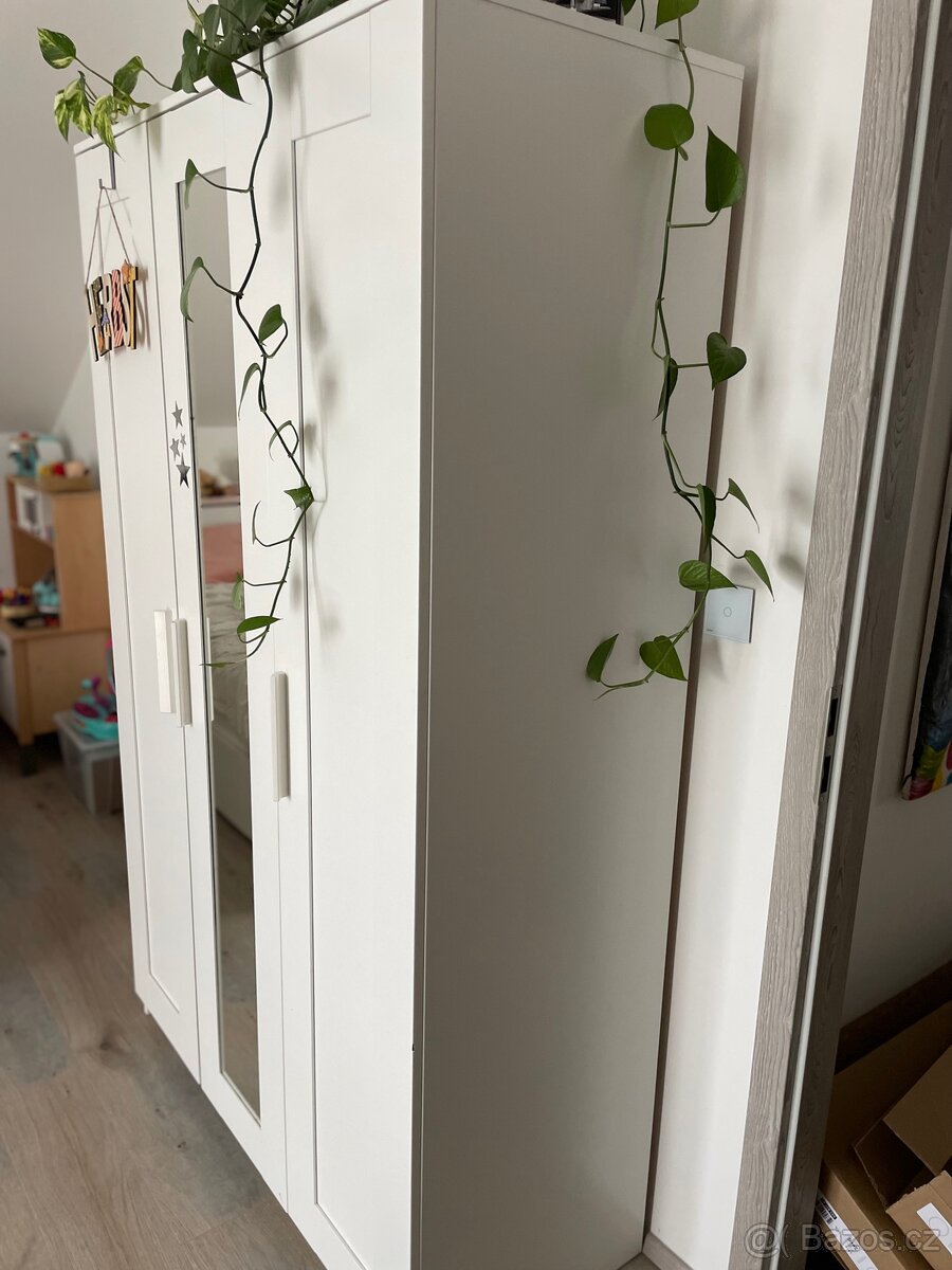 Brimnes skrin IKEA se zrcadlem