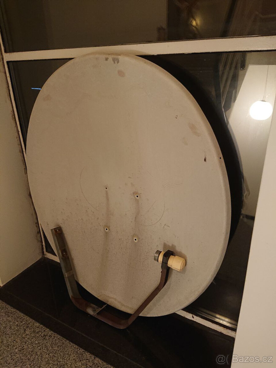 Satelitní parabola 100 x 87 cm