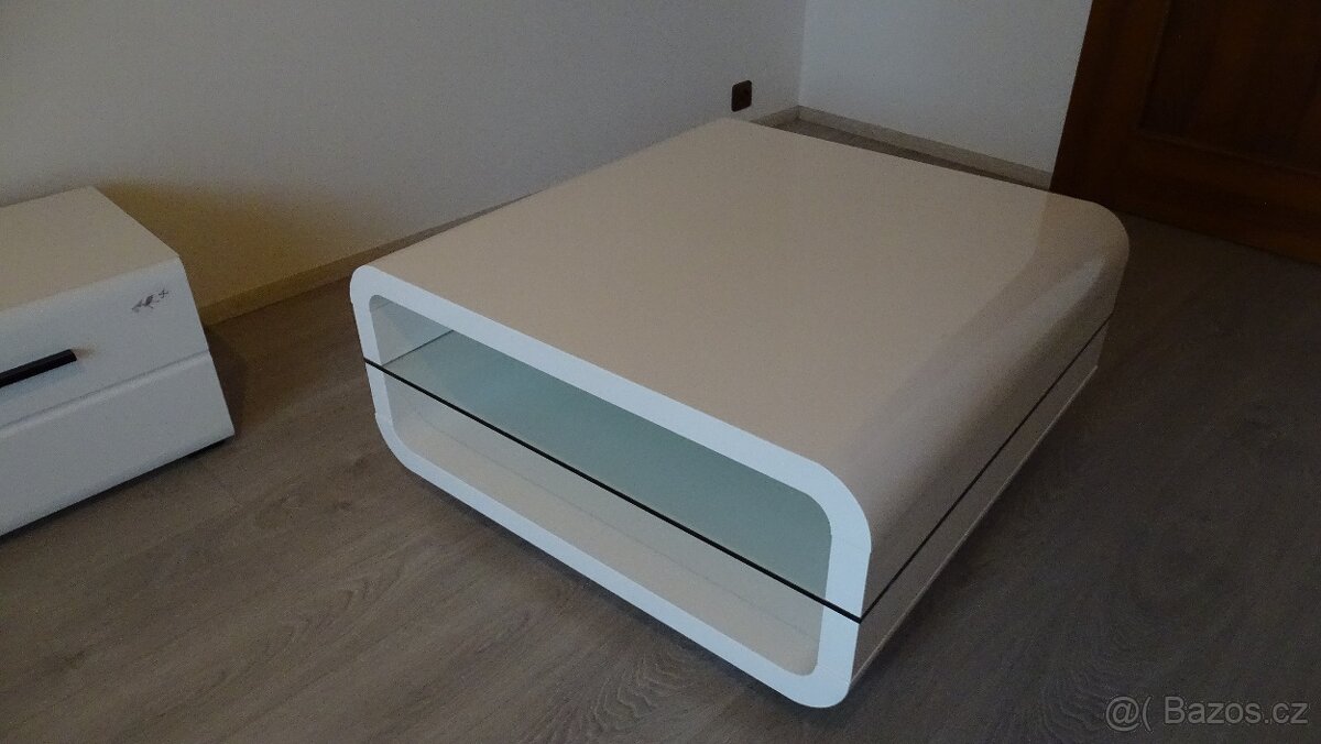 Konferenční stolek nový 80x80x40 cm