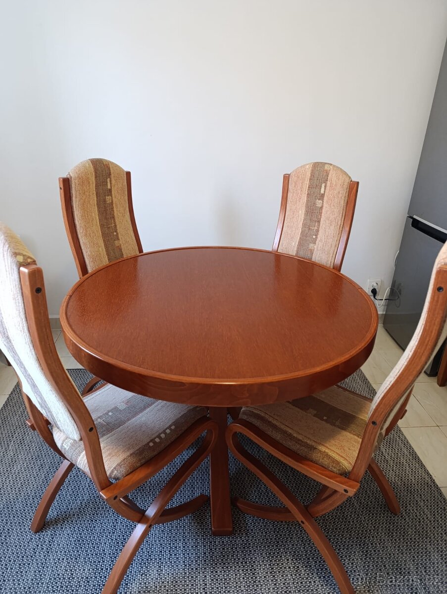 Jídelní stůl z ohýbaného masívu- Jelinek s.r.o