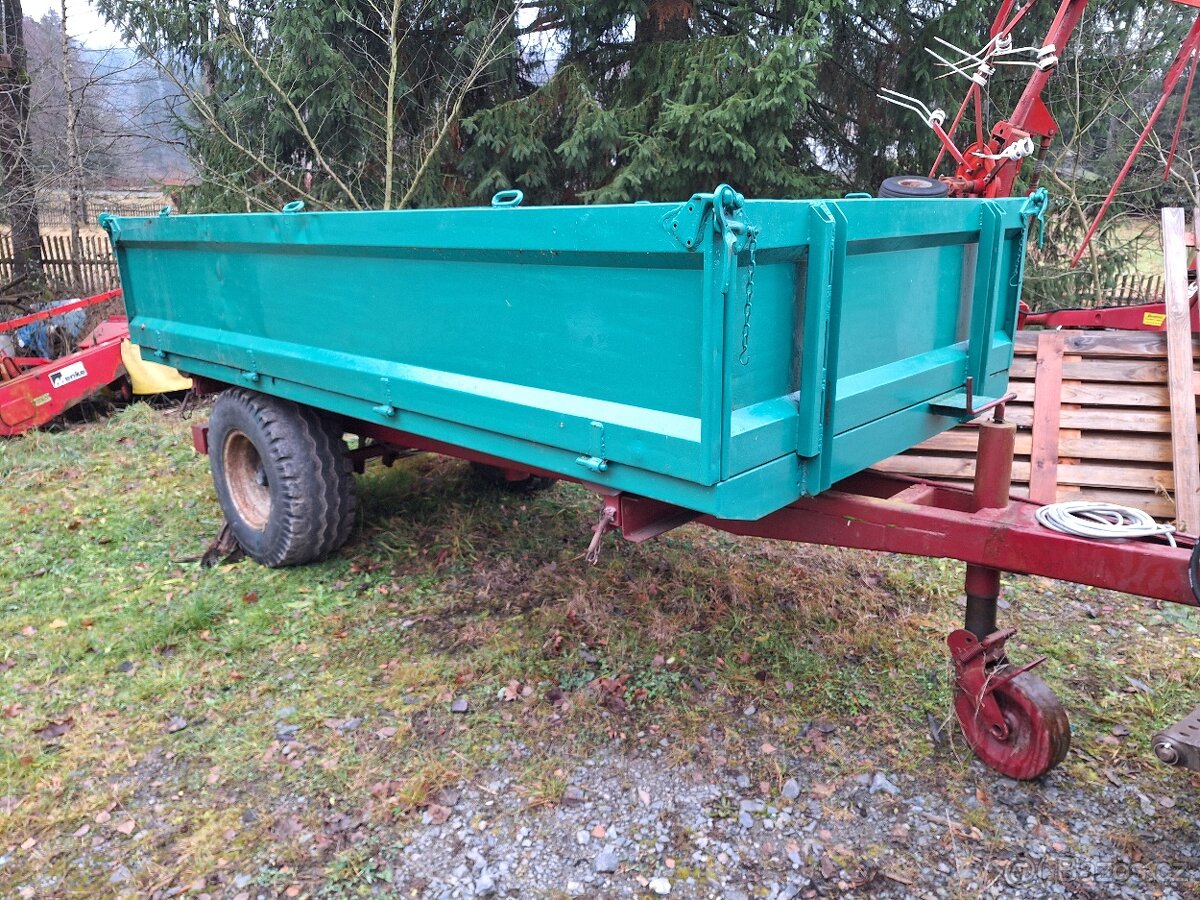 Vlek, přívěs, třístranný sklápěč