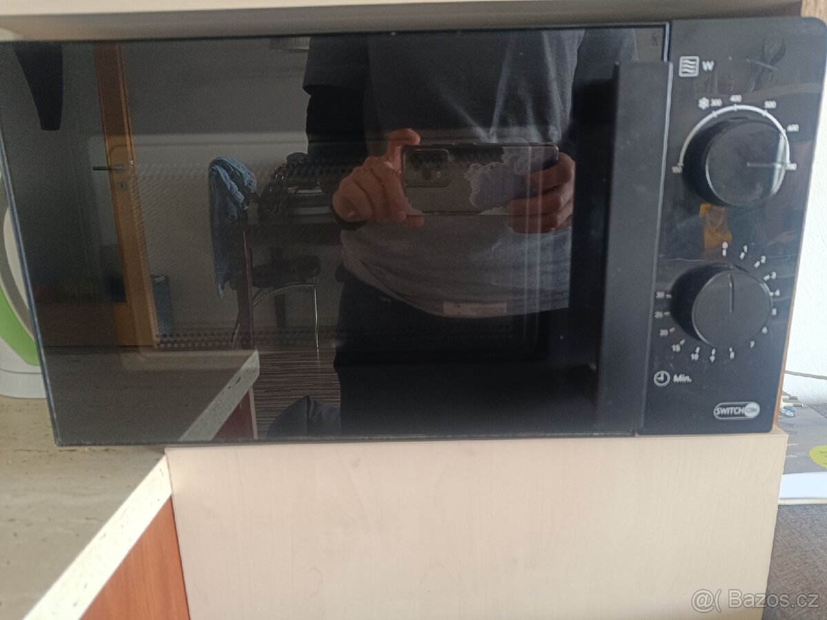 Mikrovlnná trouba...... SwitchOn MW-H0201