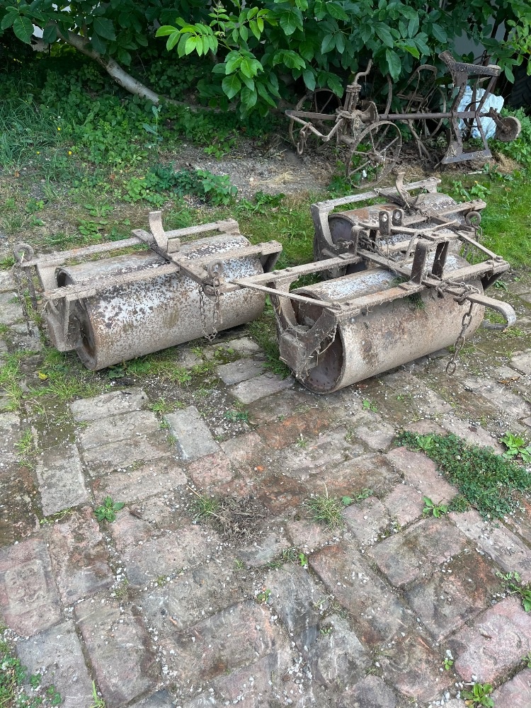 Prodám starý koňský pluh a polní válce