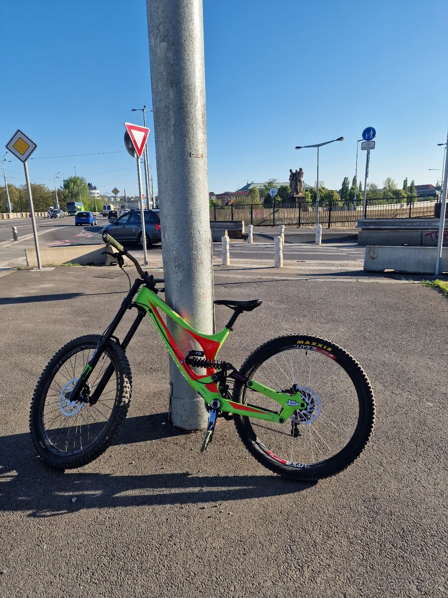 Specialized demo 8