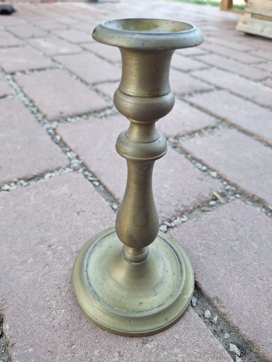 Mosazný svicen