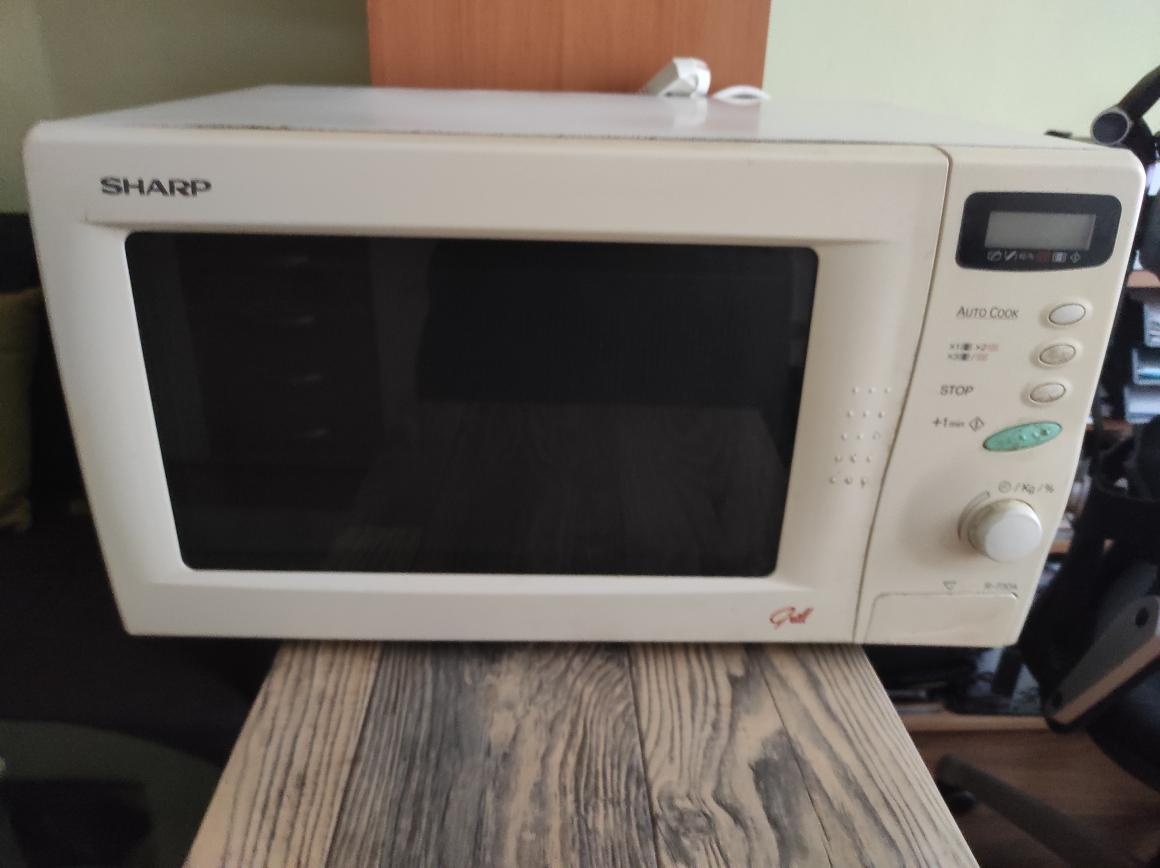 mikrovlnná trouba SHARP 730A na náhradní díly