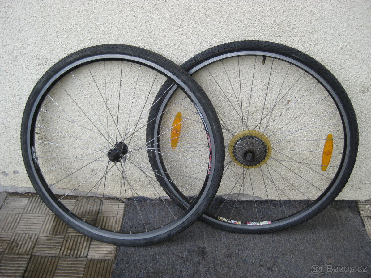 Trekové - Zapletené kola 28"