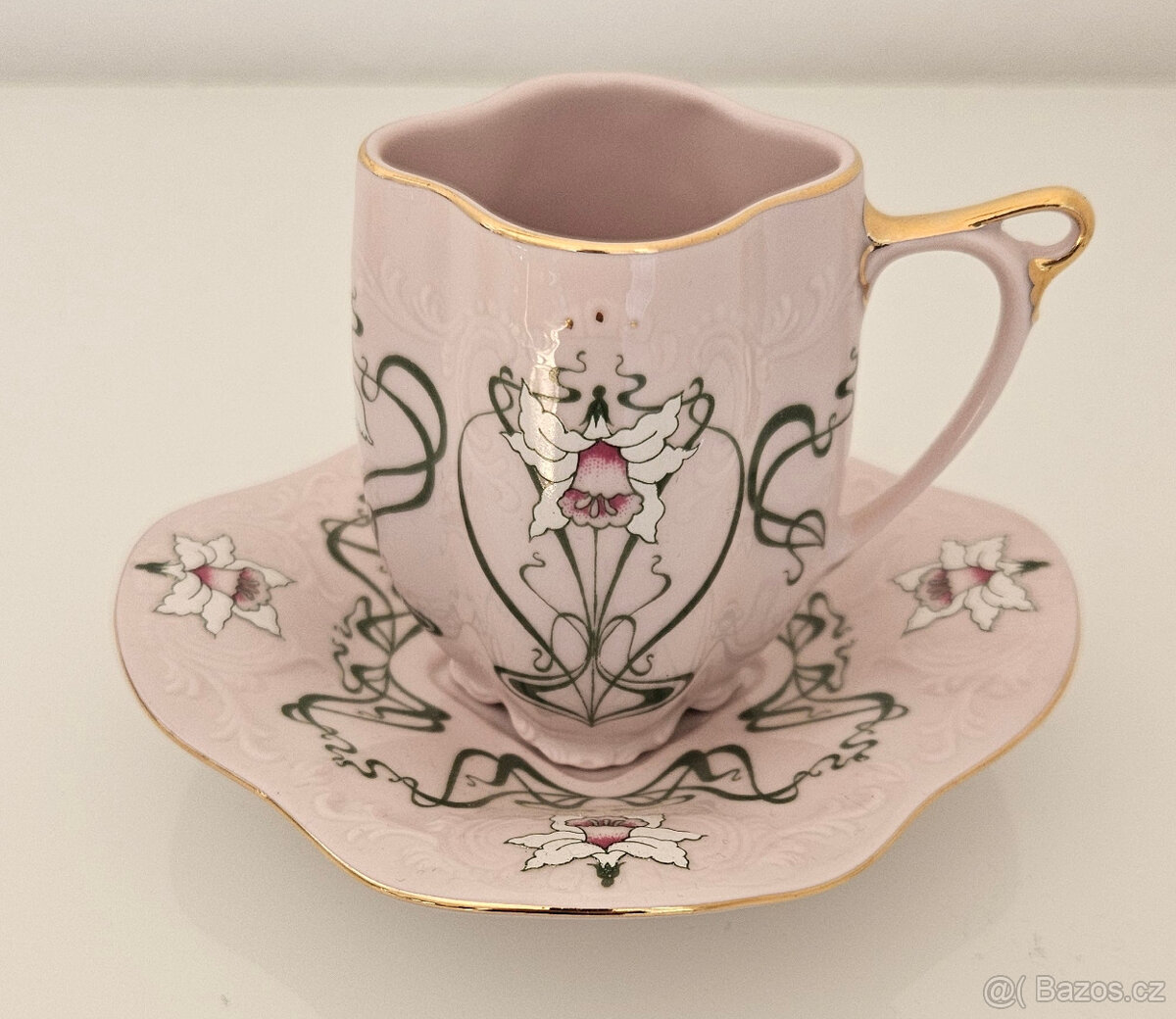 Růžový porcelán