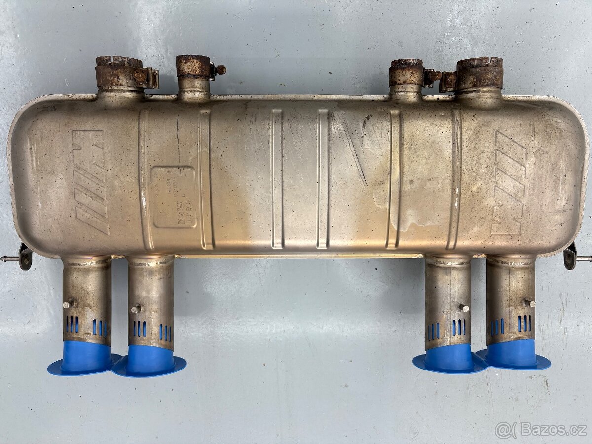 Titanový muffler M3CS G80, poškrabaný zespod