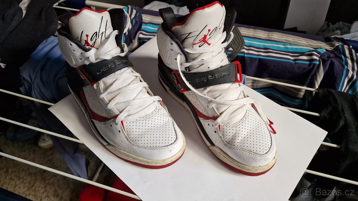 NIKE Jordan