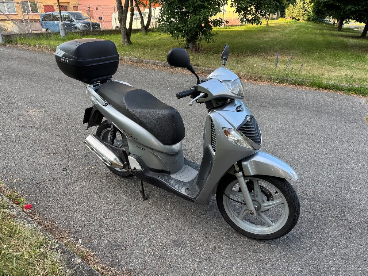 Honda SH 150. rok 2007. Najeto 43100km + kufr +helma