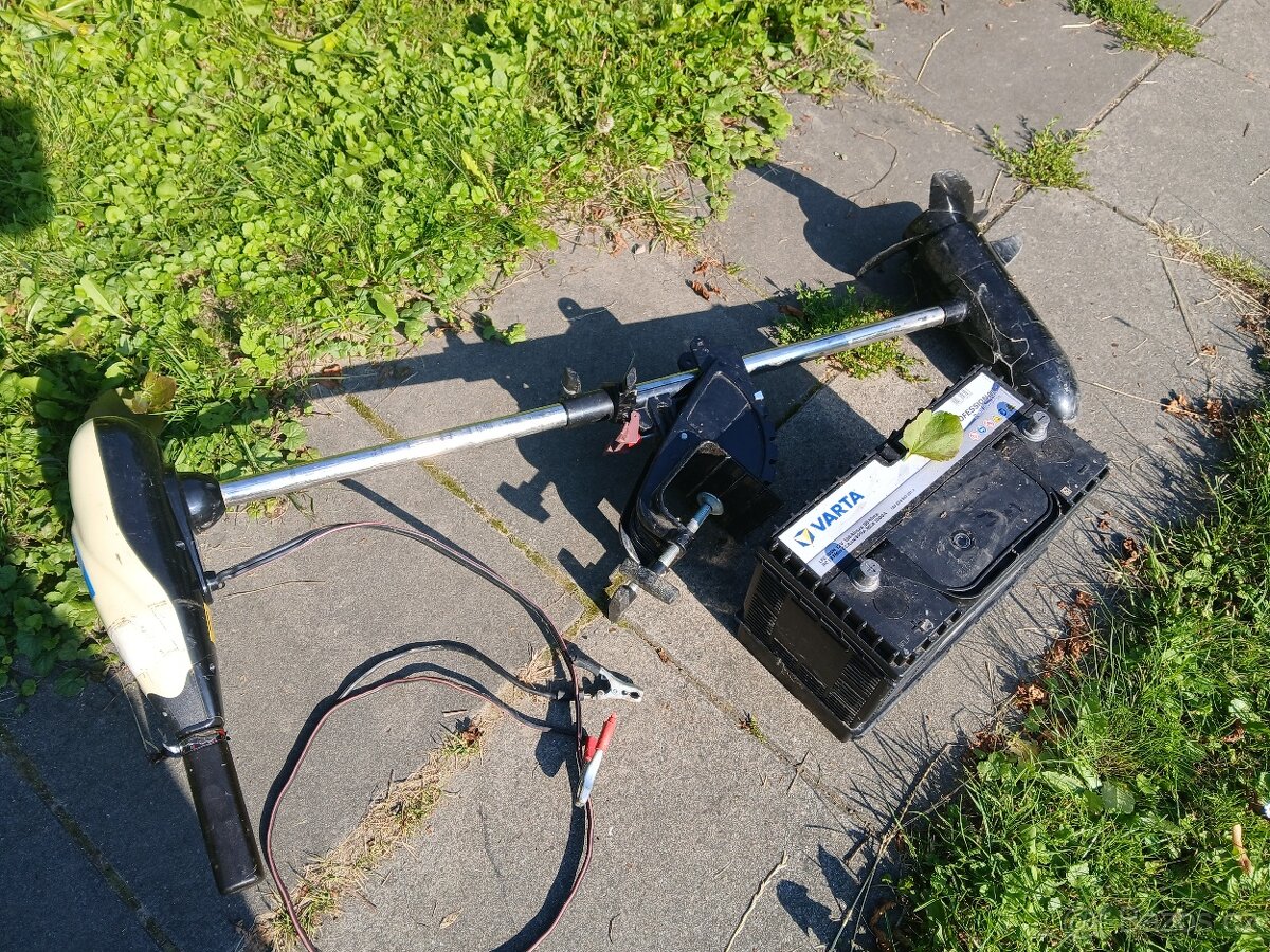 Prodám lodní motor, baterii Varta 100Ah