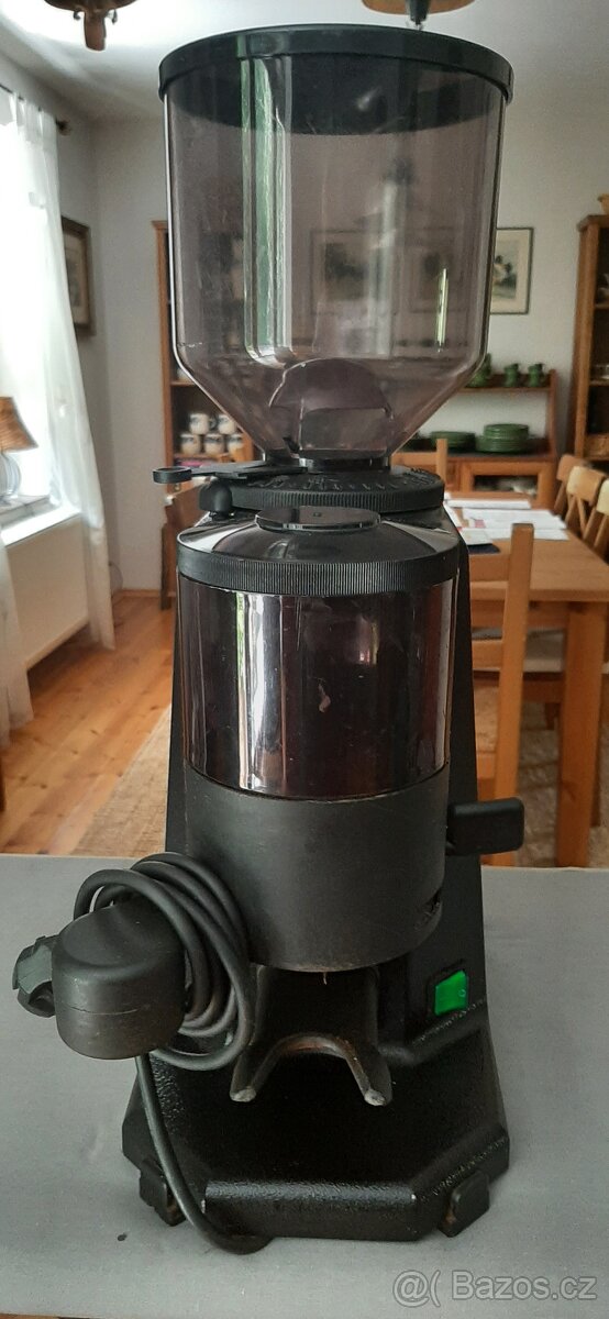 Profi mlýnek na kávu La San Marco