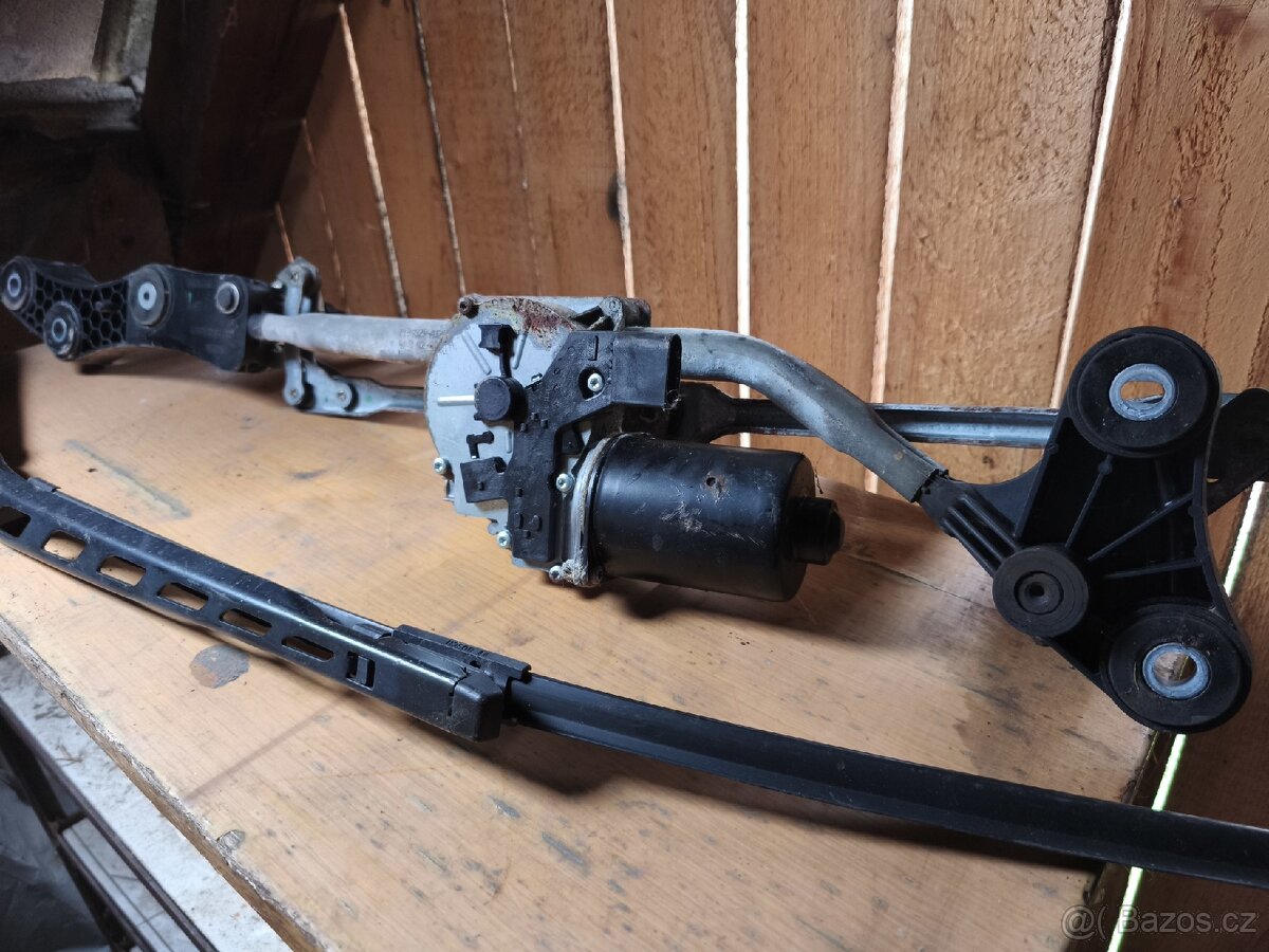 Mechanismus stěračů s motorkem BWM E60 / E61