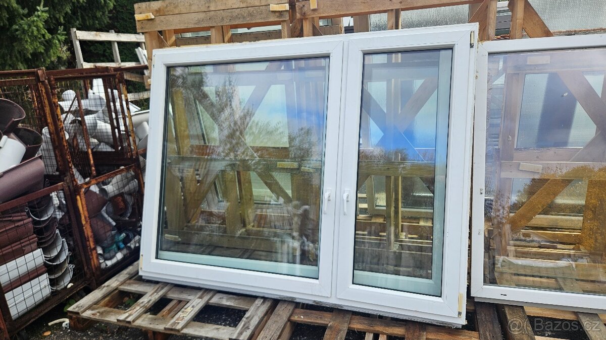 Okno PVC - 2070x1550 mm - STARŠÍ - 2 KS