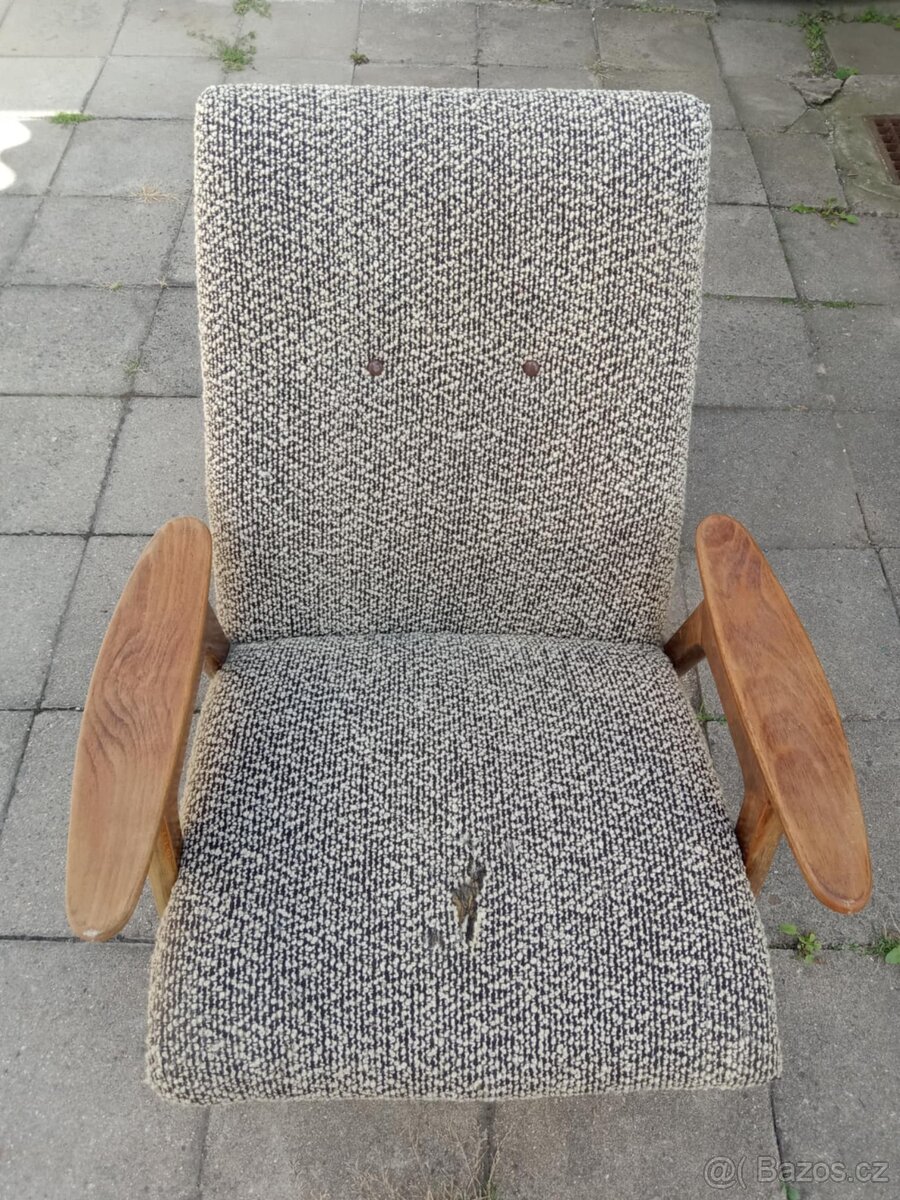 Retro dřevěné křeslo