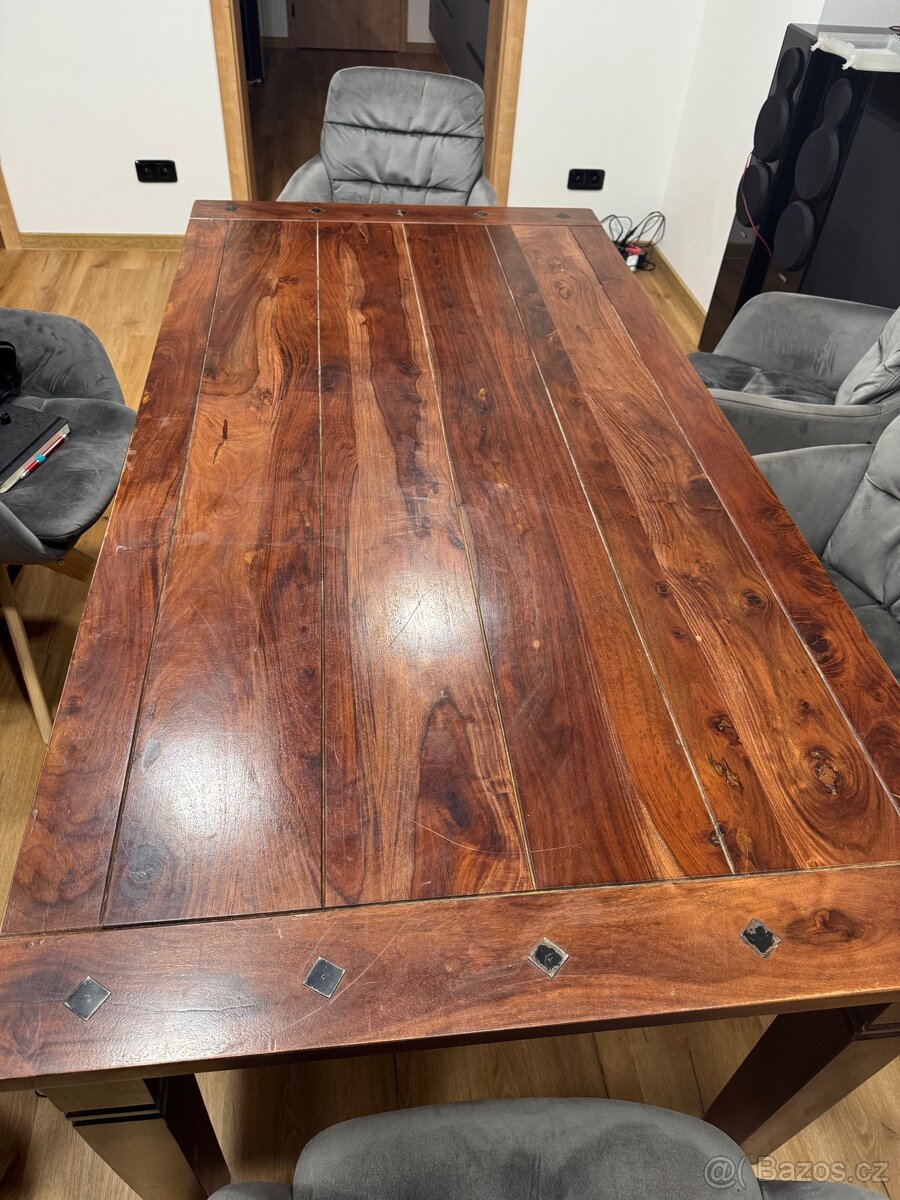 Prodám Jídelní stůl Masiv