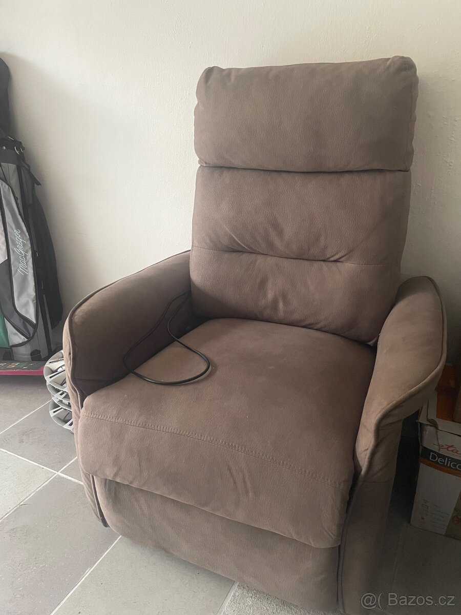Polohovací křeslo