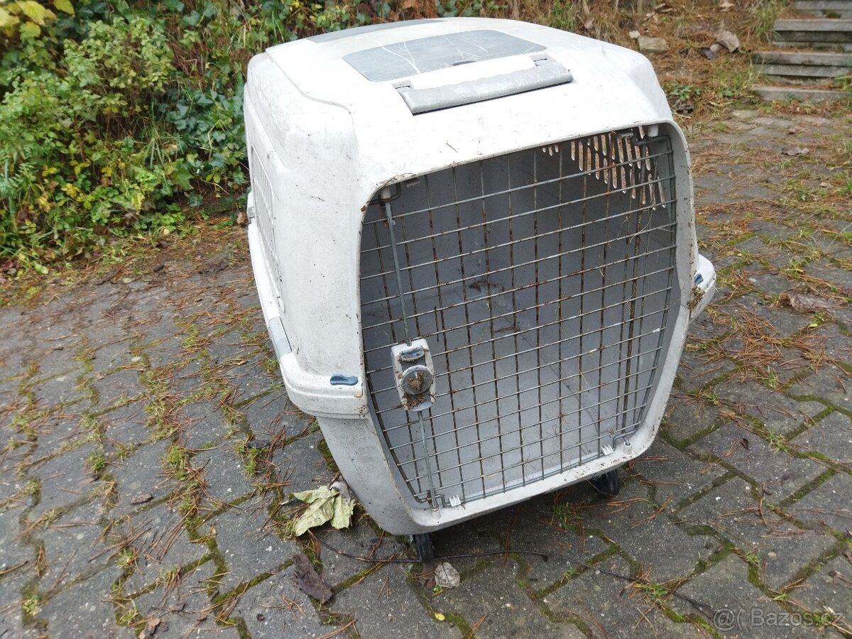 Přepravní klec na kolečkách