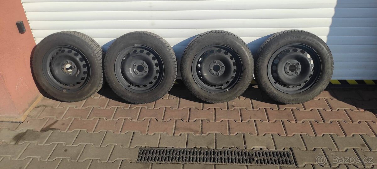 FIAT 500 sada kol s pneu R14"