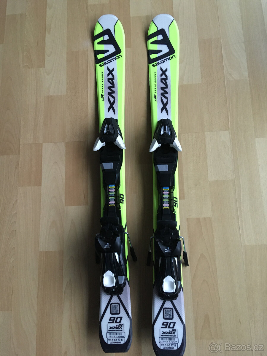 Lyže Salomon 90 cm, lyžáky vel. 32, helma UVEX