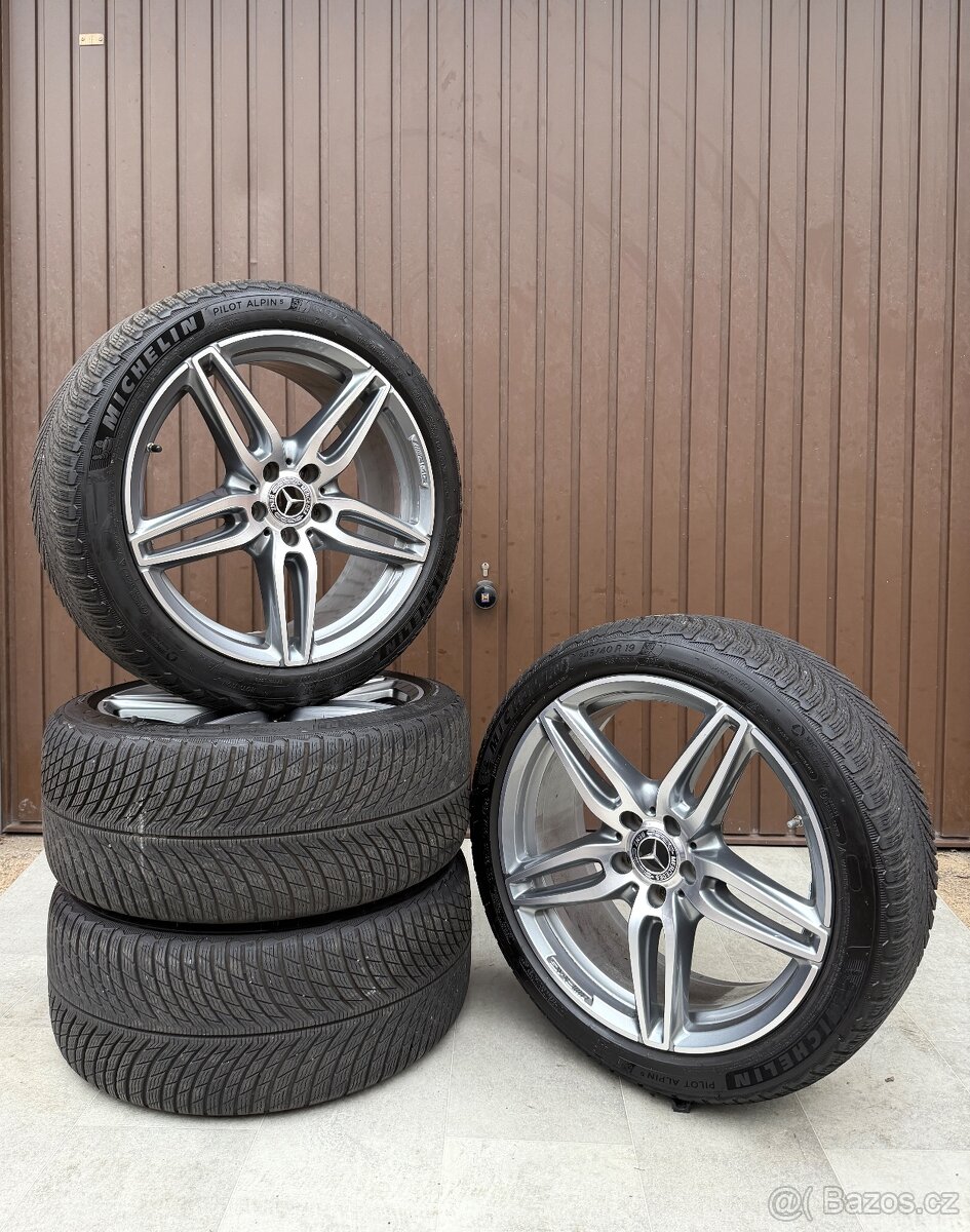 Mercedes R19 AMG z Mercedes E43 E53 W213 Michelin zimní