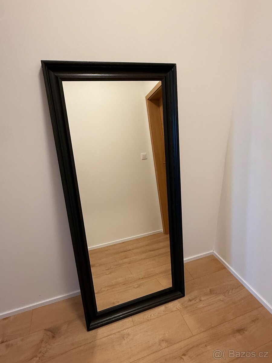 Hemnes černé zrcadlo ikea
