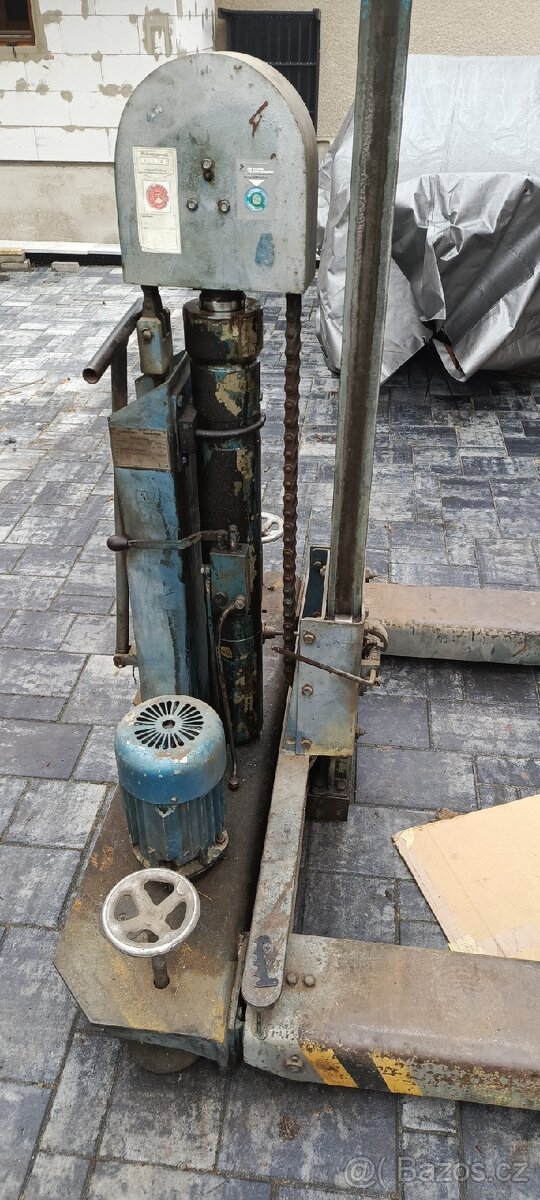 Nůžkový hever DDR 2t