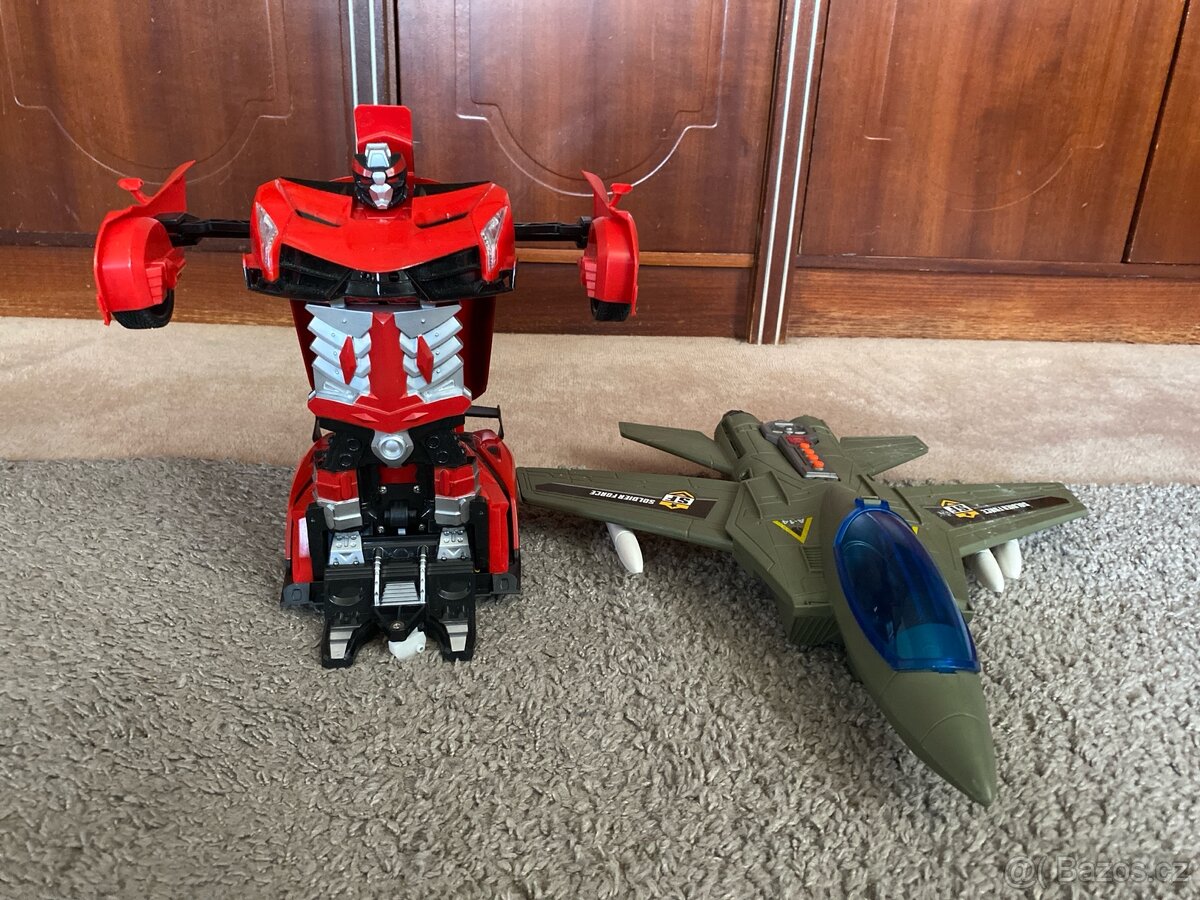 Letadlo a auto robot