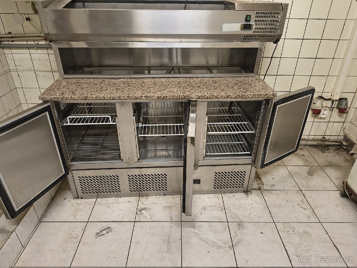 Chlazený stůl v kombinaci se saladetou a žulovou deskou