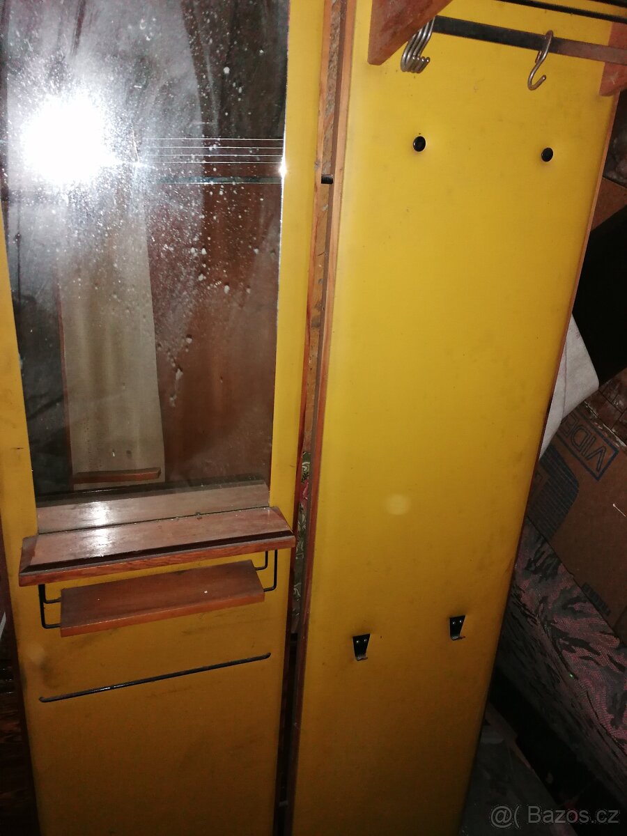 Retro předsíňová stěna za odvoz a láhev věšák, koženka