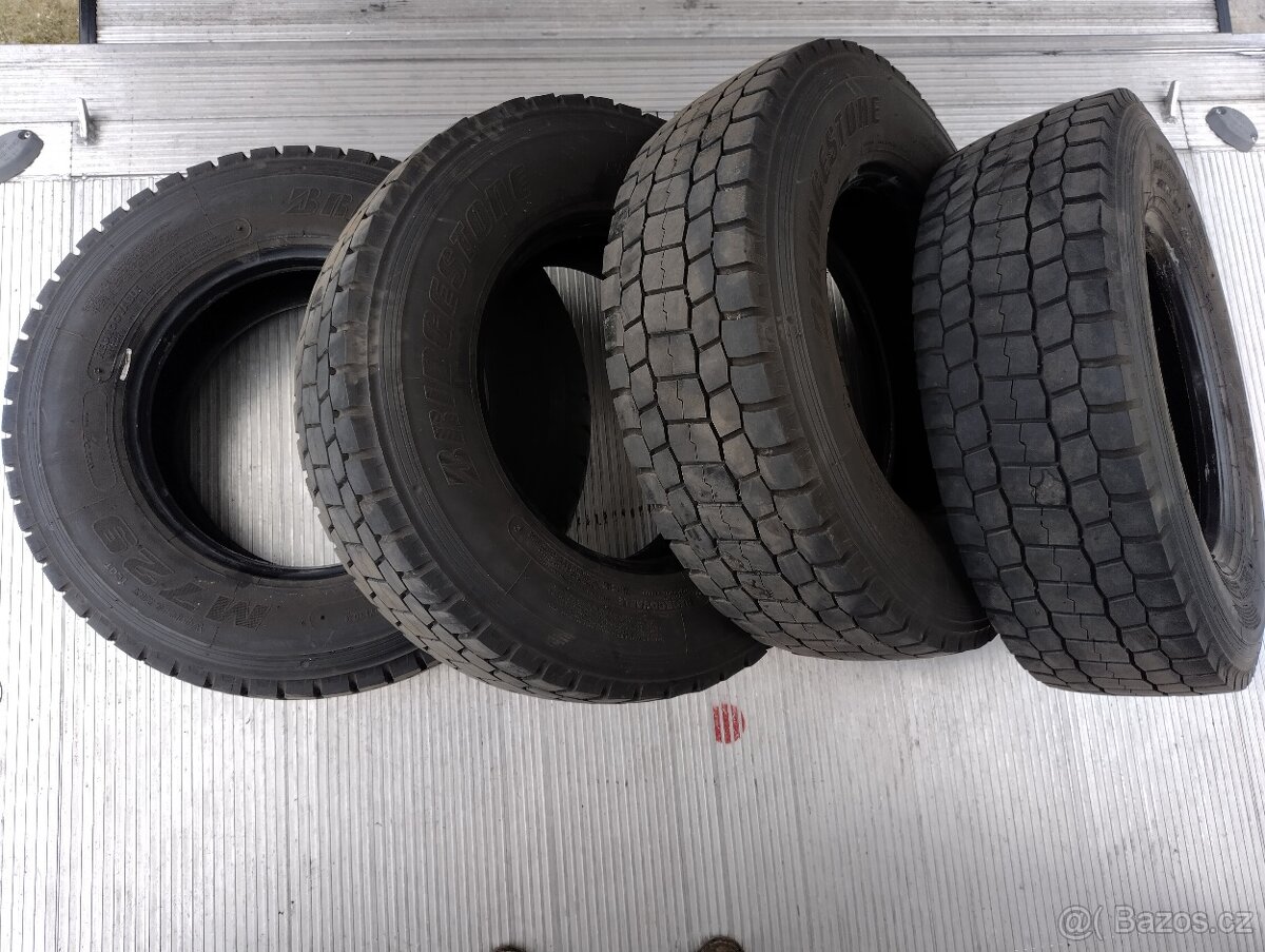Pneu 235/75 R 17,5
