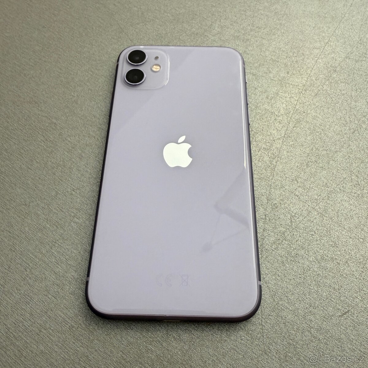 iPhone 11 64GB purple, pěkný stav, 12 měsíců záruka