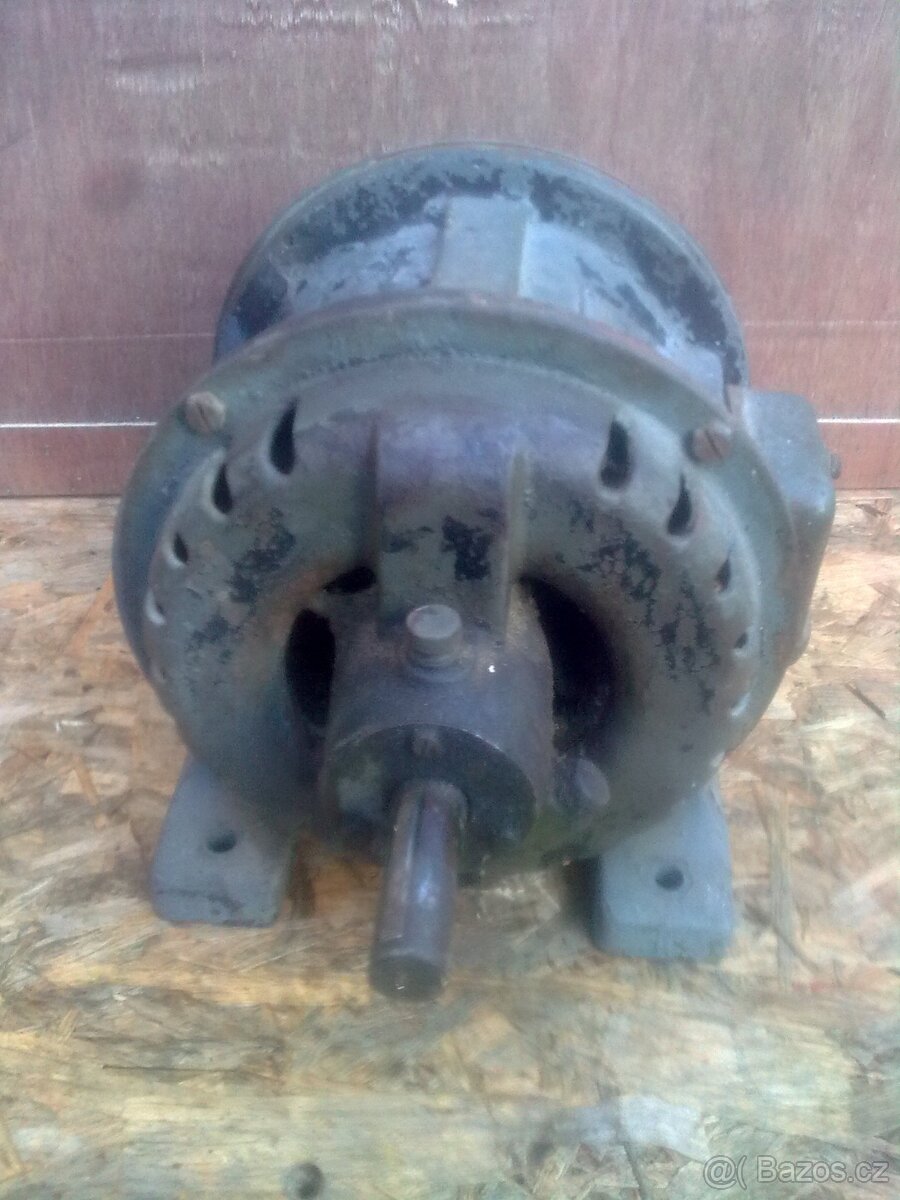 Historický elektromotor 1,5 Kw.